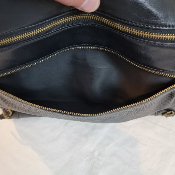 Chic Elliott Lucca Black Leather Crossbody Purse with Gold Zipper Accents - Picture 6 of 12